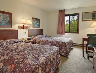 Super 8 By Wyndham Fairmont Hotel Стая снимка